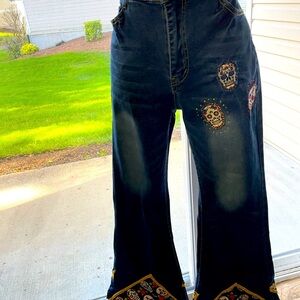 Women’s HANDCRAFTED UPCYCLED EUC Sz L Blue Denim Jeans Skull Pattern